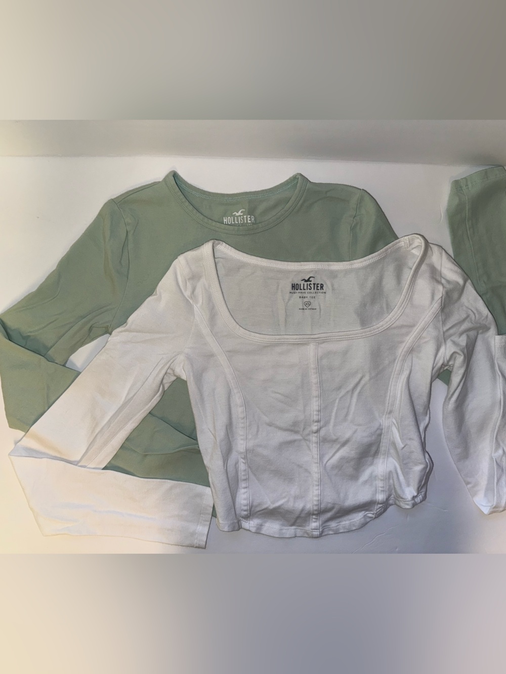 Hollister bundle 2 long sleeve crop tee XS
